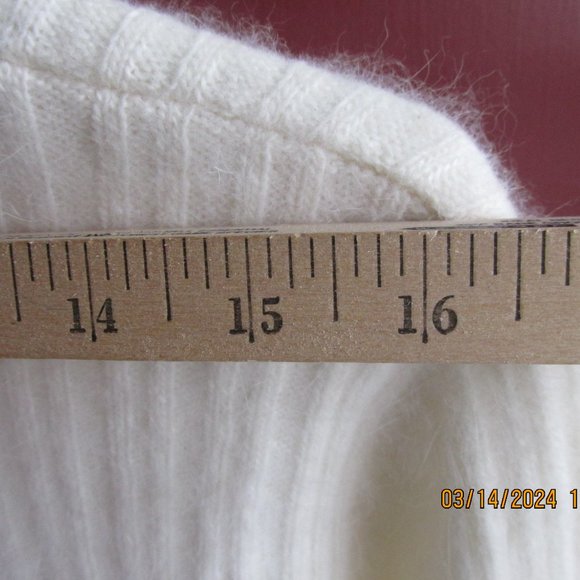 Xhilaration Stretch Sweater White Button Up Size Medium Rabbit Hair and Nylon - Picture 7 of 8